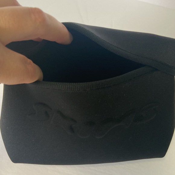 SKIMS pounch - Picture 2 of 5